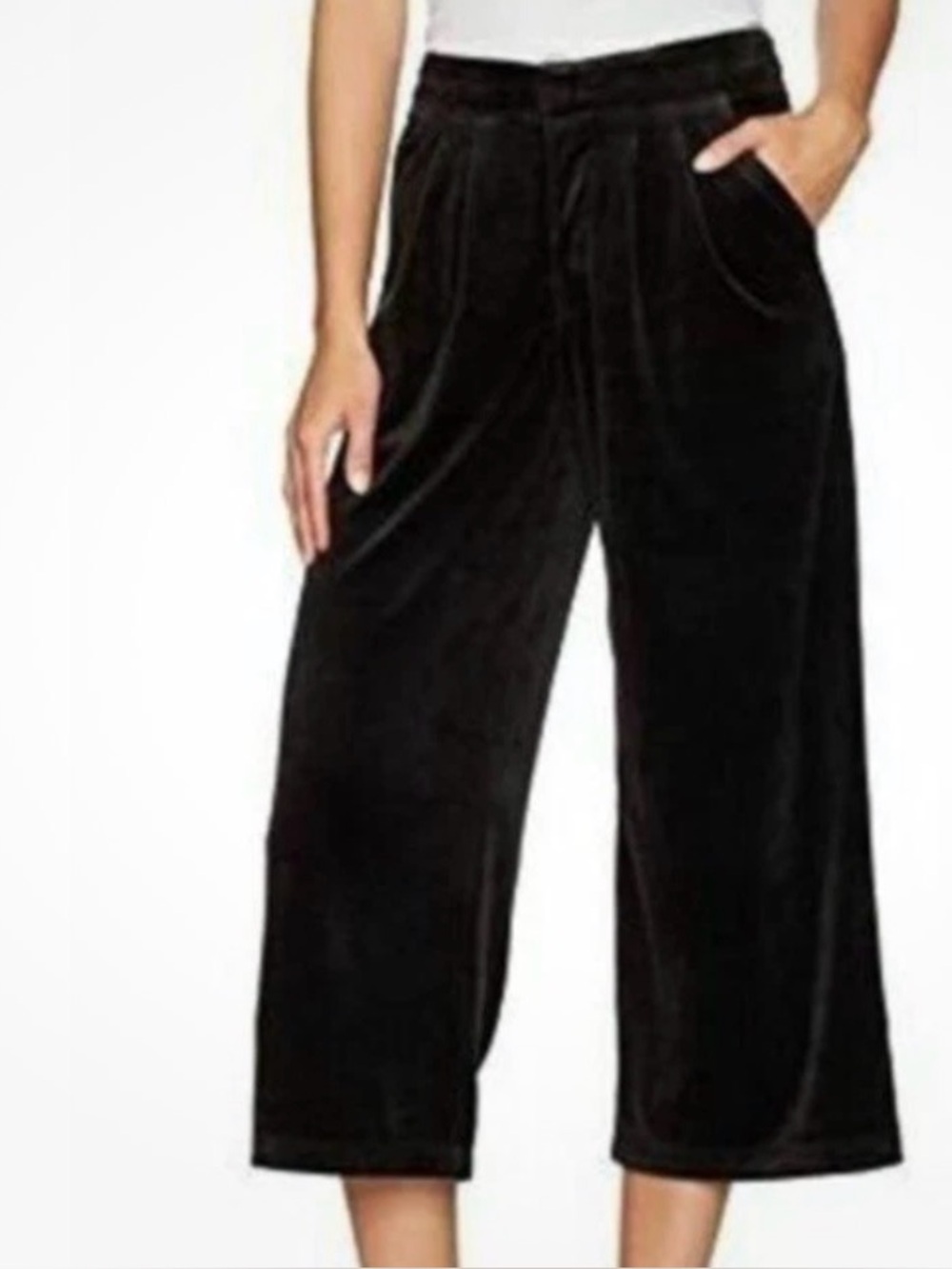 Juicy Couture Black Label velvet cropped trousers. Size Small